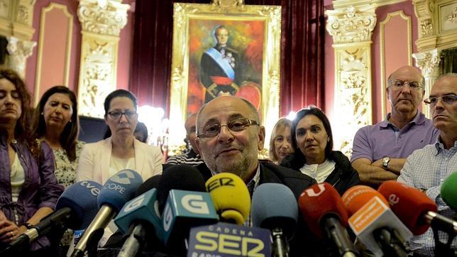 El alcalde de Orense someterá su continuidad a la decisión de la Ejecutiva local