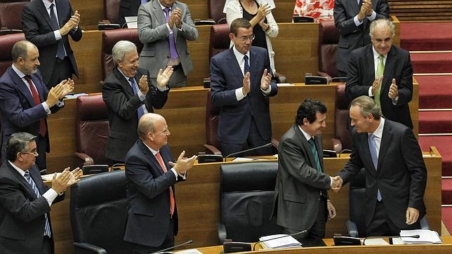 Fabra propone reducir un veinte por ciento el número de diputados autonómicos