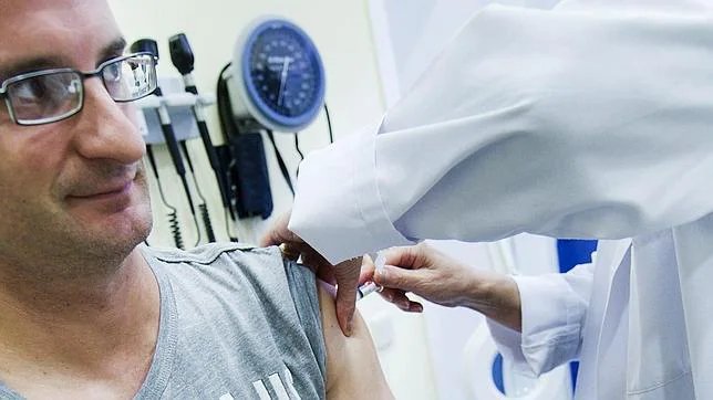 La vacunación reduce a la mitad la mortalidad por gripe en España