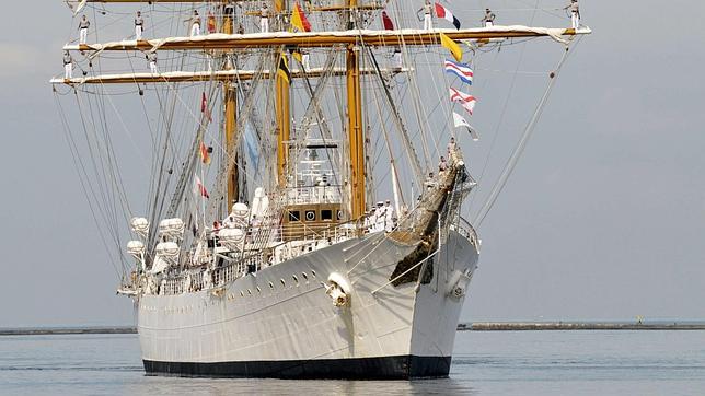 Ghana embarga el buque escuela argentino