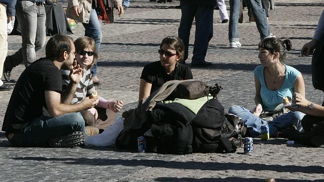 Madrid no descarta prohibir los bocadillos en la calle, como Roma