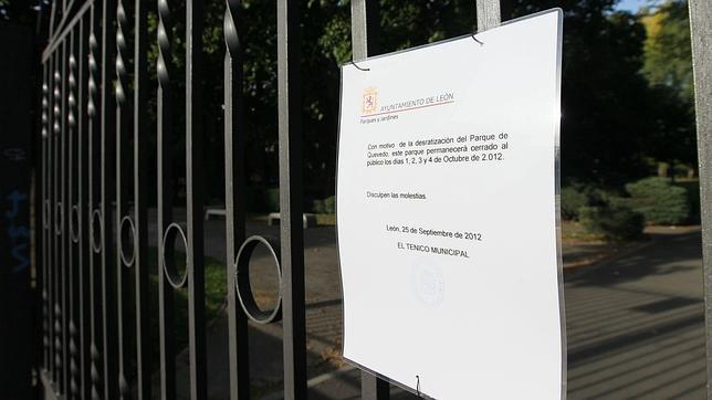 Una plaga de ratas obliga a cerrar un parque público en León
