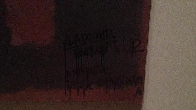 Un visitante daña un mural de Mark Rothko en la Tate Modern