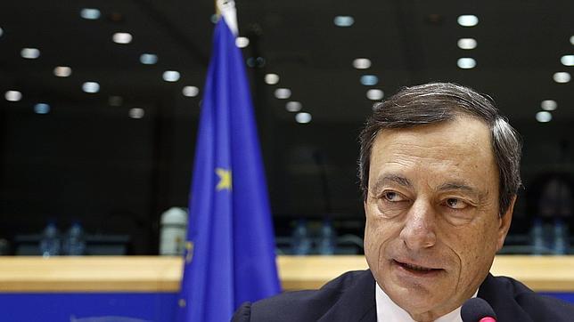 Draghi se muestra optimista sobre el futuro de bancos si siguen las reformas