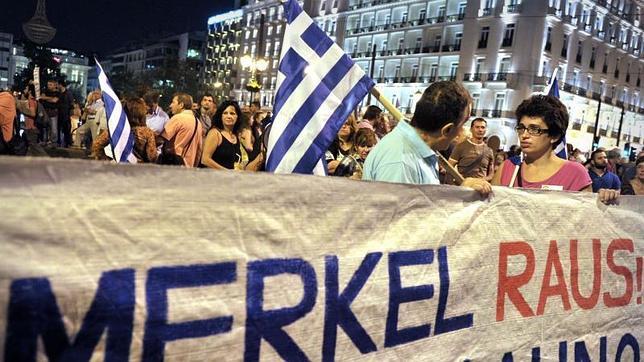 Máxima tensión en la visita de Merkel a una Atenas blindada por la Policía