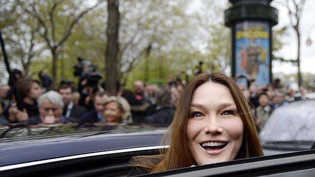Carla Bruni vuelve a la canción