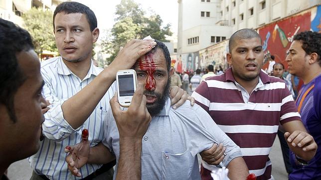 Más de doscientos heridos en choques en la plaza de Tahrir