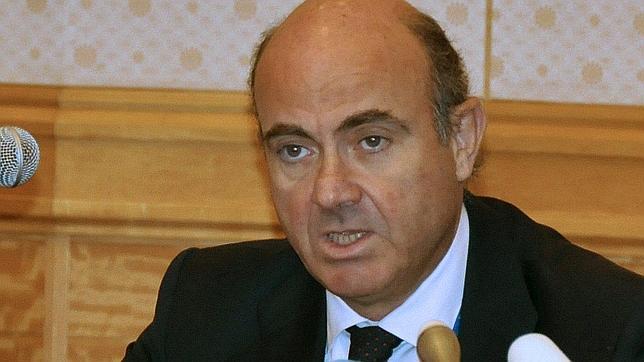 De Guindos avanza que el PIB registró una caída próxima al 0,4% en el tercer trimestre