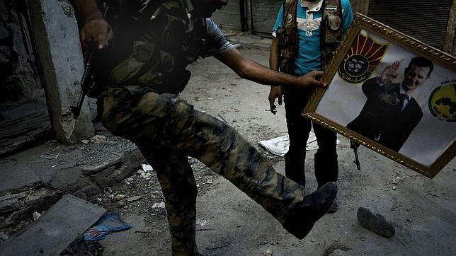 El CNS acepta que un miembro del régimen dirija Siria, siempre que se vaya Assad