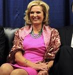 Michelle Obama y Ann Romney tiñen de fucsia el debate electoral de sus esposos