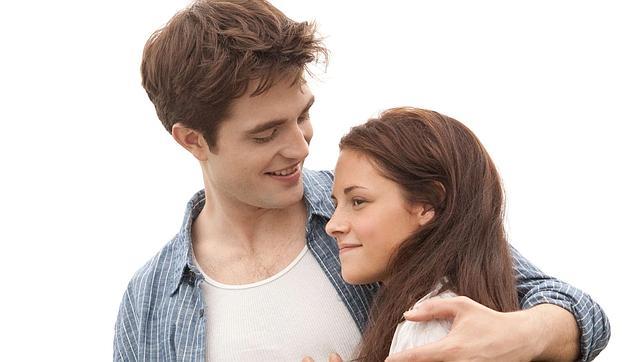 Robert Pattinson y Kristen Stewart y su romántico día en la piscina