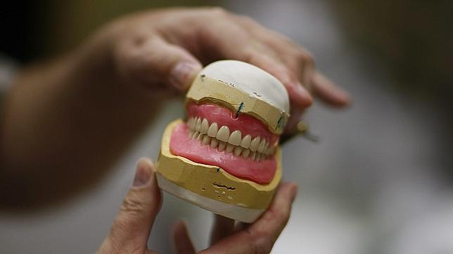 Más de la mitad de los europeos no conserva su dentadura natural completa