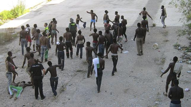 Marruecos aborta un segundo intento de entrada en Melilla de cien inmigrantes