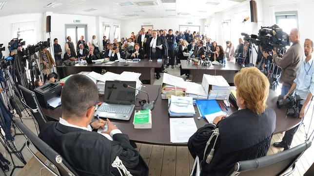 Ola de dimisiones en Italia tras la condena a seis científicos por el terremoto de L'Aquila