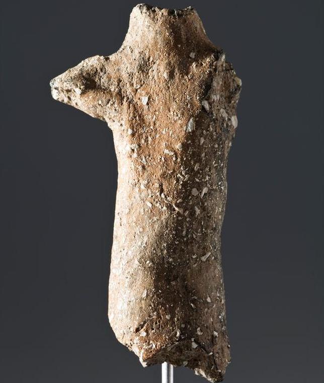Hallan en una localidad de Barcelona la estatuilla prehistórica de cerámica más antigua de la Península Ibérica