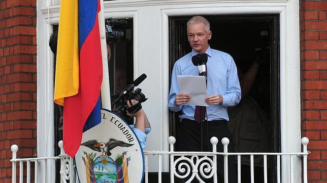 Correa invita al fiscal sueco a entrevistar a Assange en la Embajada de Londres