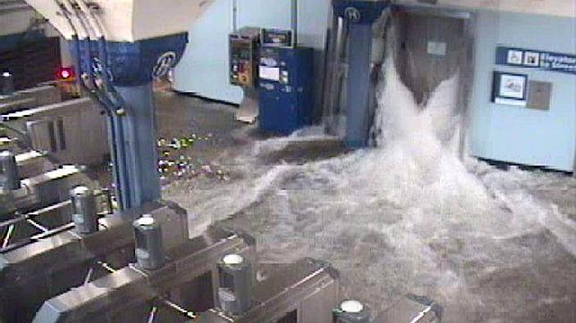 Inundaciones récord en Nueva York por el azote de «Sandy»