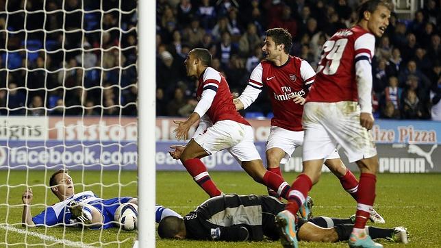 El Arsenal remonta un 4-0 y termina eliminando al Reading por 5-7