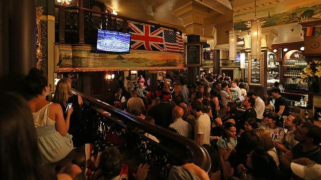 Los pubs británicos, en pie de guerra por la subida de los impuestos de la cerveza