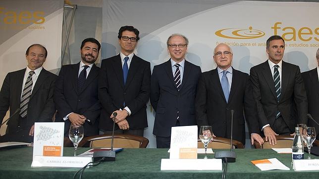 FAES carga contra el «mito» del expolio fiscal y las contradicciones del PSOE