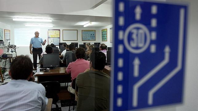 Una británica bate el récord de suspensos en el examen teórico de conducir tras 104 intentos