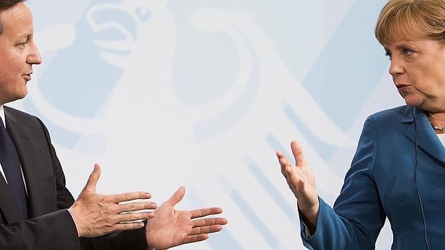Cameron le amarga la cena a Merkel