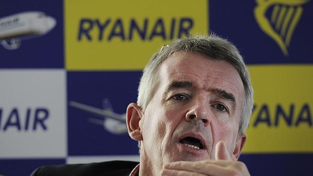 Ryanair considera absurdo el uso del cinturón de seguridad
