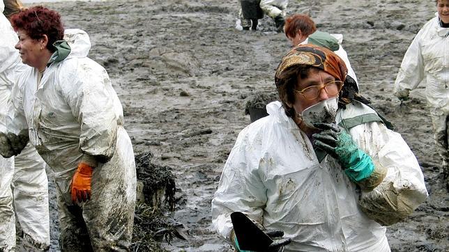 El riesgo de sufrir cáncer de los voluntarios del Prestige desapareció a los 7 años