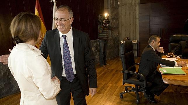 Presidencia gastará 48 millones en teléfono por el alza del IGIC