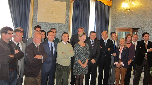 Una placa a José Canalejas en el Salón de Alcaldes del Ayuntamiento de Alicante