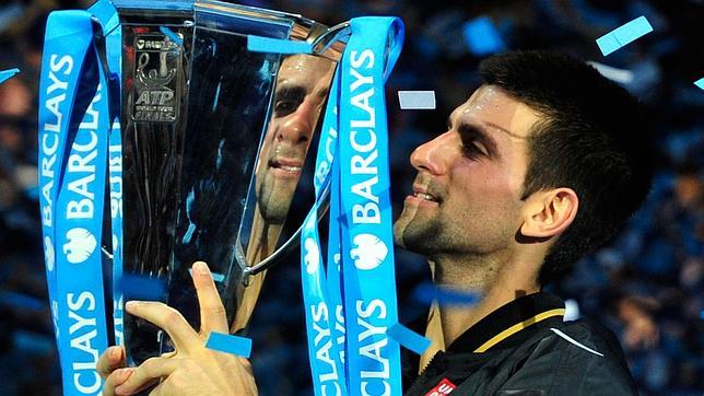 Djokovic le roba la corona a Federer