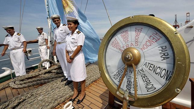 Ghana aísla la fragata argentina embargada, en la que permanecen 45 tripulantes