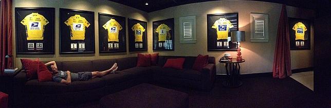 El estudiado descuido de la imagen de Lance Armstrong con sus siete maillots