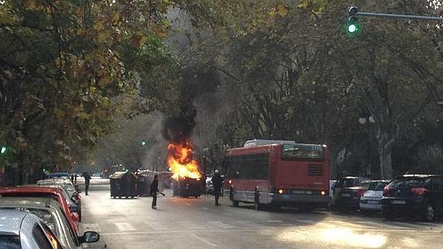 Huelga General 14-N: Varios contenedores arden en Blasco Ibáñez