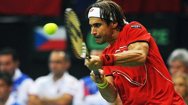 Ferrer adelanta a España en la final