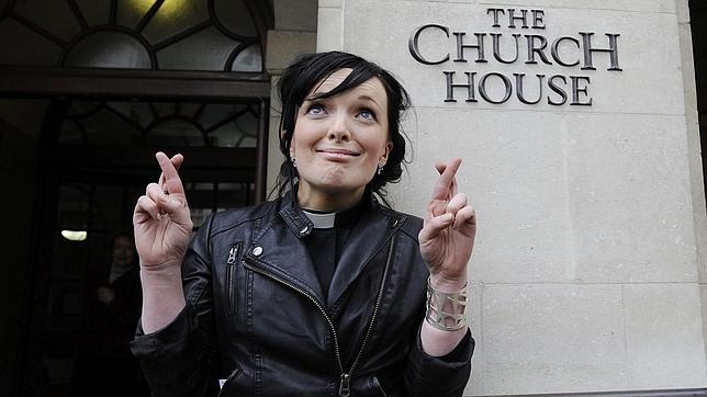 La Iglesia de Inglaterra rechaza ordenar «obispas» por la oposición de los seglares