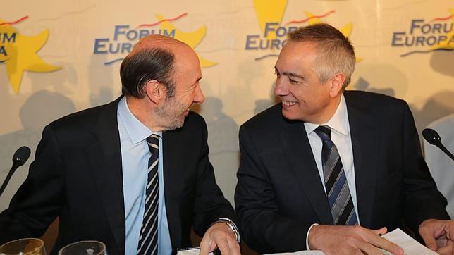 Rubalcaba evita repetir el error el 21-O: hablará el lunes de la debacle del PSC