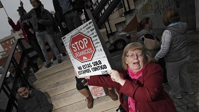Gana la banca: paraliza dos años los desahucios, pero sigue cobrando intereses
