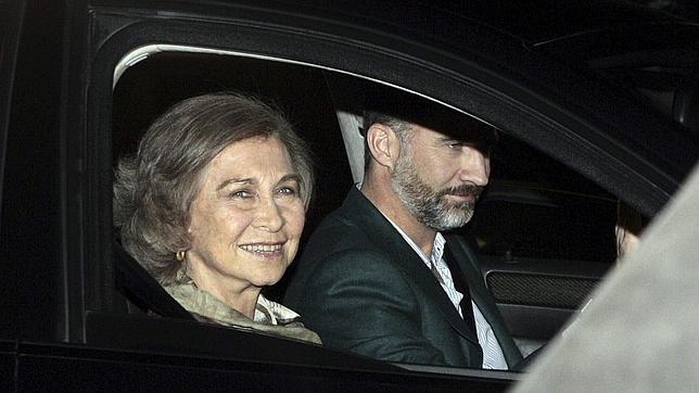 La Reina, los Príncipes y las Infantas visitarán hoy al Rey