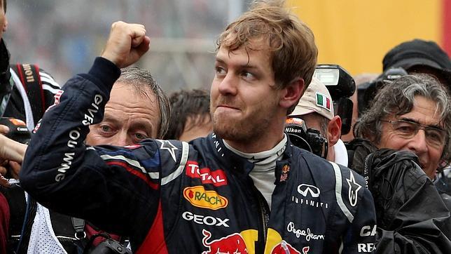 Vettel sufre para ganar