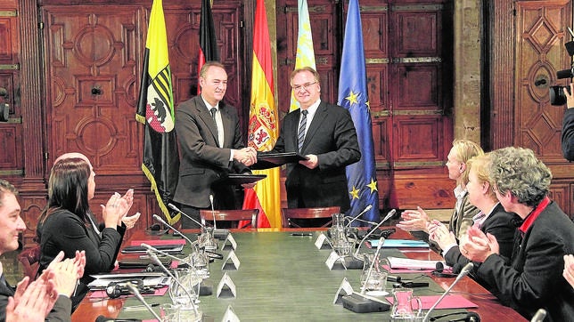 Fabra prepara el terreno ante una posible fuga de inversores de Cataluña