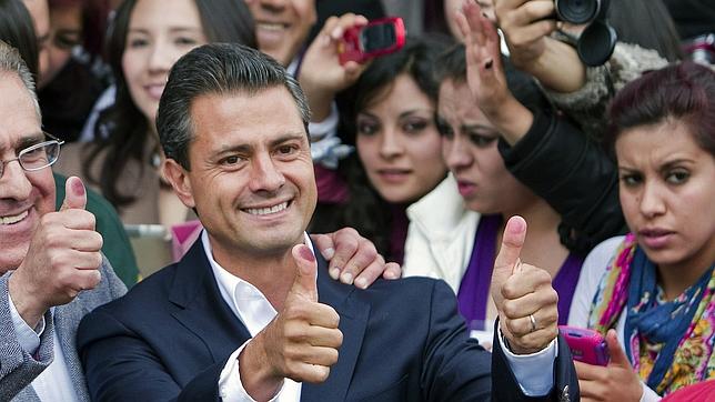 Peña Nieto forma gobierno con sus leales y la vieja guardia del PRI