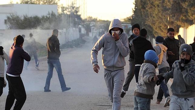 Más de 300 heridos en nuevas protestas antigubernamentales en Túnez
