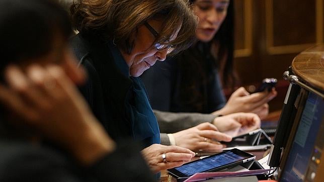 El Parlamento vasco suspende la compra de iPads