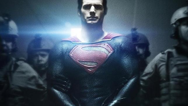Superman, apresado en el nuevo póster de «El hombre de acero»