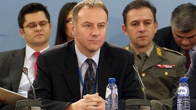 Muere el embajador serbio ante la OTAN tras saltar desde el aparcamiento del aeropuerto
