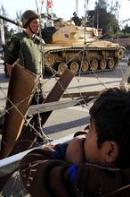 Aumenta la presión sobre Mursi para que suspenda el referéndum y retire el «decretazo»