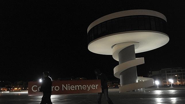 El Centro Niemeyer de Avilés única obra del arquitecto brasileño en España