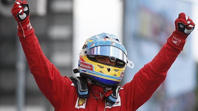 A subasta una réplica del casco de Fernando Alonso