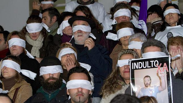 Vendas en los ojos para pedir un indulto para el extoxicómano de Vigo encarcelado